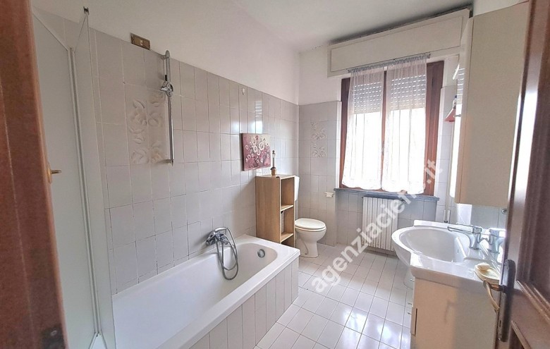 Bifamiliare in vendita a Massa