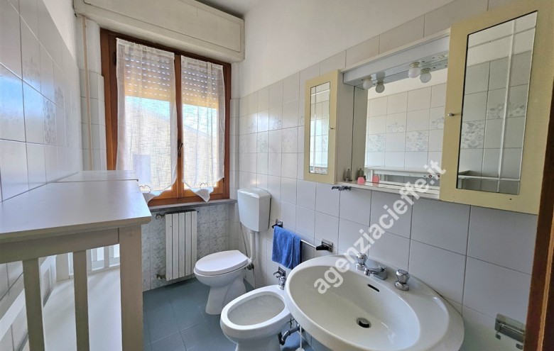 Bifamiliare in vendita a Massa