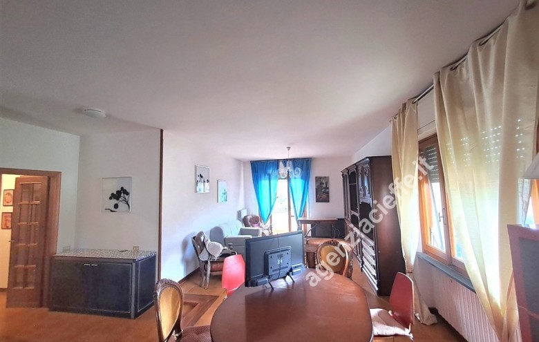 Bifamiliare in vendita a Massa