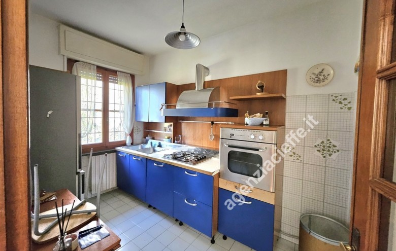 Bifamiliare in vendita a Massa