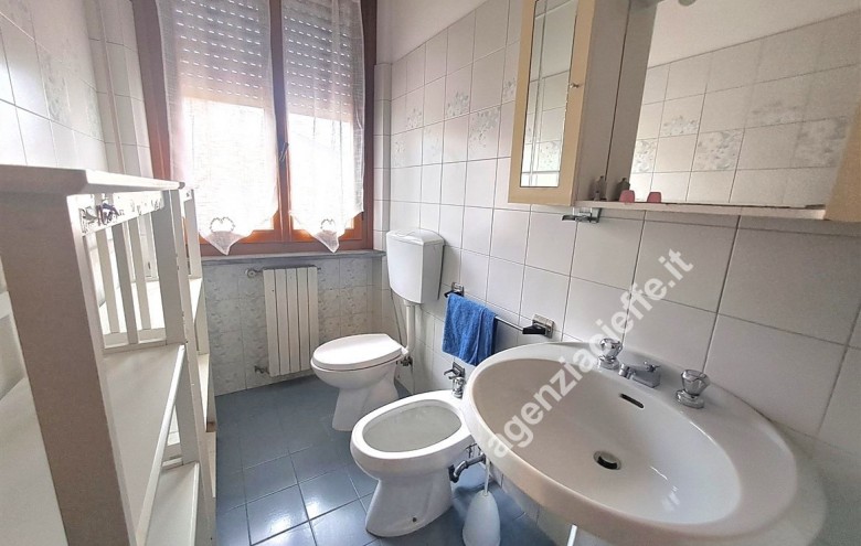 Bifamiliare in vendita a Massa