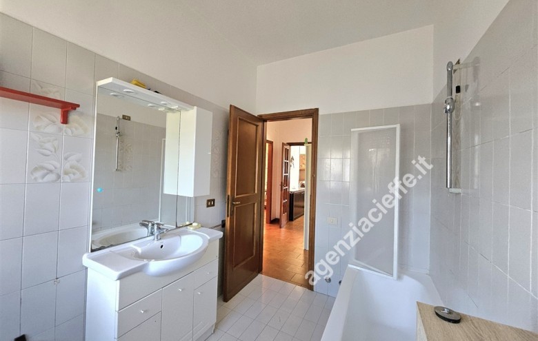 Bifamiliare in vendita a Massa