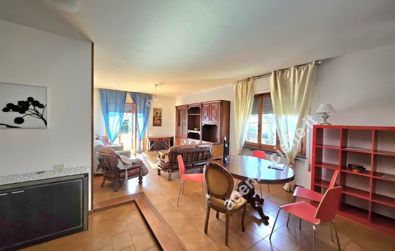 Bifamiliare in vendita a Massa