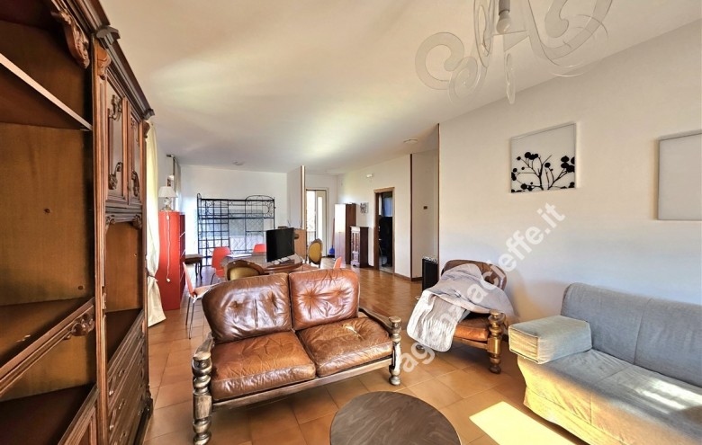 Bifamiliare in vendita a Massa