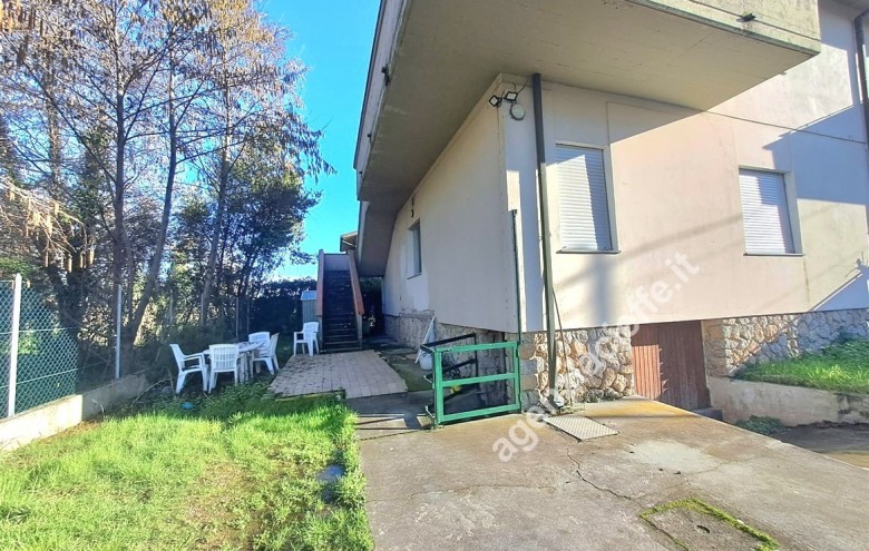 Bifamiliare in vendita a Massa