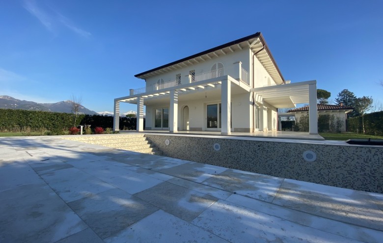 Villa singola in vendita a Pietrasanta