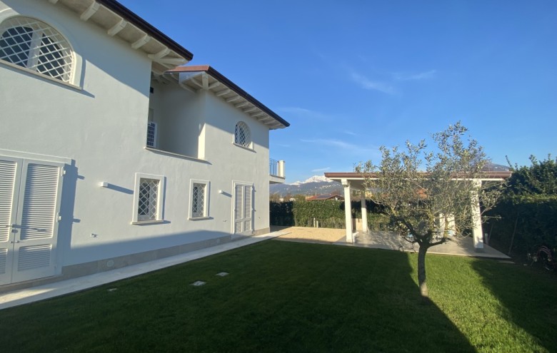 Villa singola in vendita a Pietrasanta
