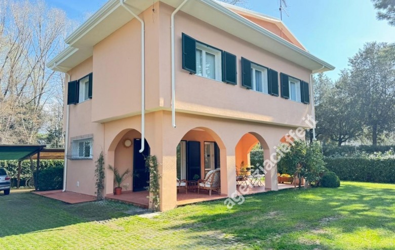 Villa singola in vendita a Massa