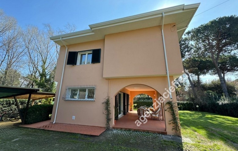 Villa singola in vendita a Massa