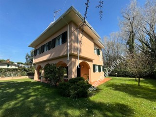 Villa singola in vendita a Marina di Massa