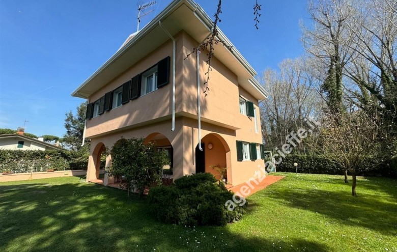 Villa singola in vendita a Massa