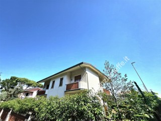 Bifamiliare in vendita a Marina di Massa