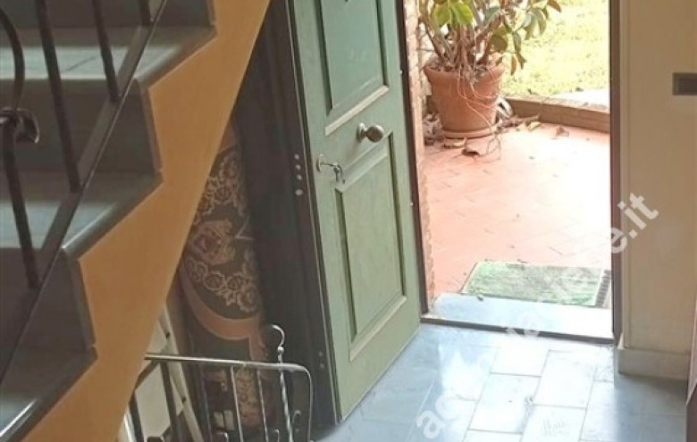 Bifamiliare in vendita a Massa
