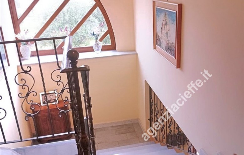 Bifamiliare in vendita a Massa