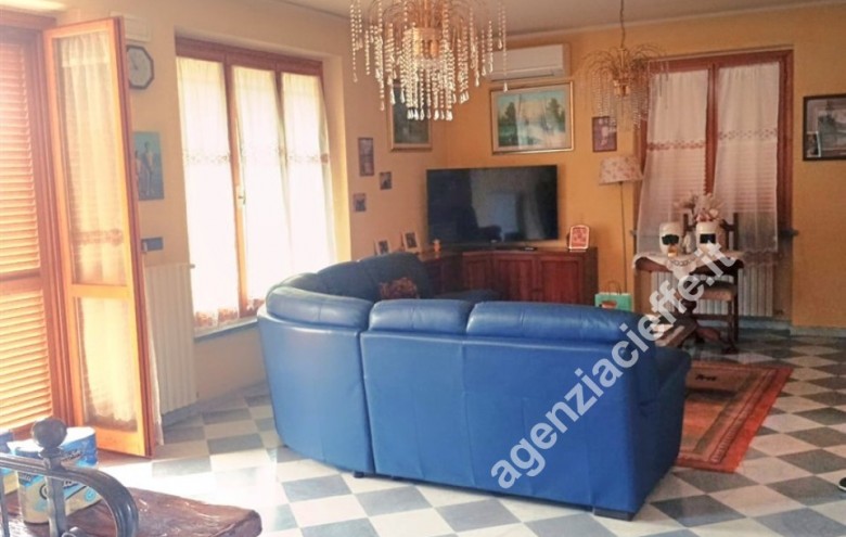 Bifamiliare in vendita a Massa