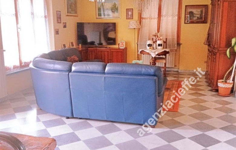 Bifamiliare in vendita a Massa