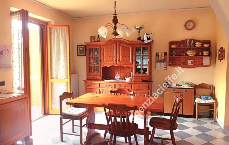 Bifamiliare in vendita a Massa