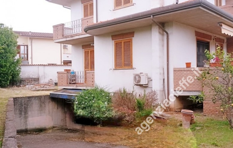 Bifamiliare in vendita a Massa