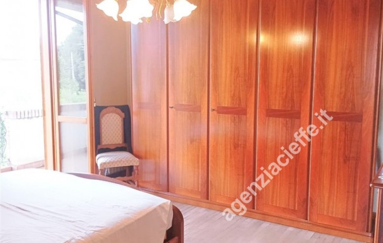 Bifamiliare in vendita a Massa