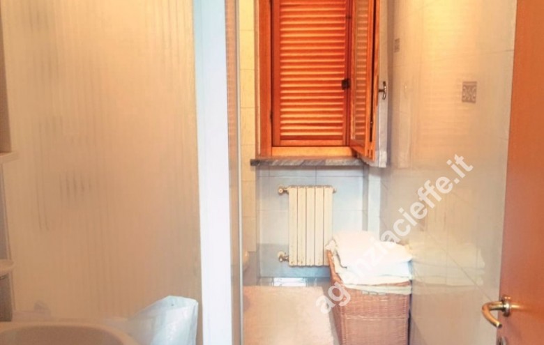 Bifamiliare in vendita a Massa