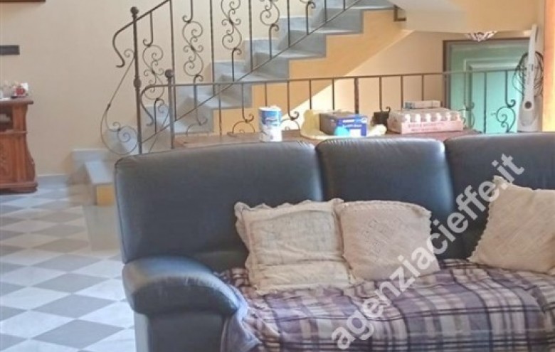Bifamiliare in vendita a Massa