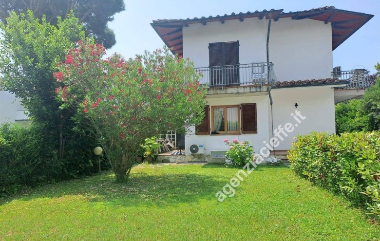 Bifamiliare in vendita a Montignoso