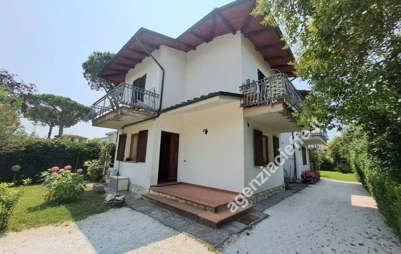 Bifamiliare in vendita a Montignoso