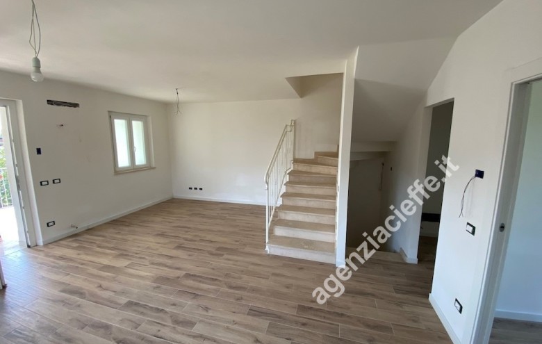 Bifamiliare in vendita a Montignoso