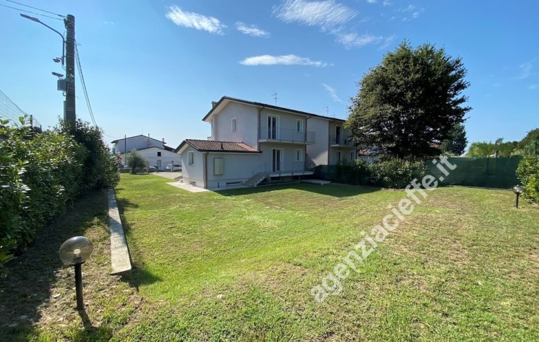 Bifamiliare in vendita a Montignoso