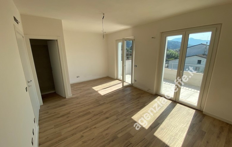 Bifamiliare in vendita a Montignoso