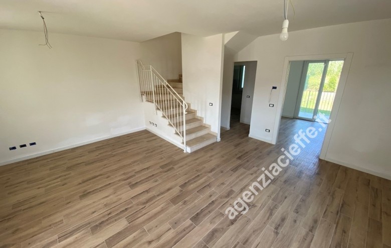 Bifamiliare in vendita a Montignoso