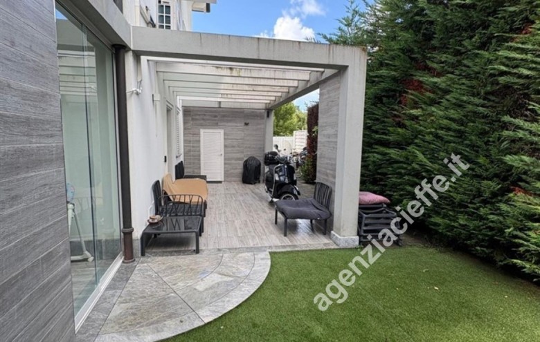 Appartamento in vendita a Montignoso