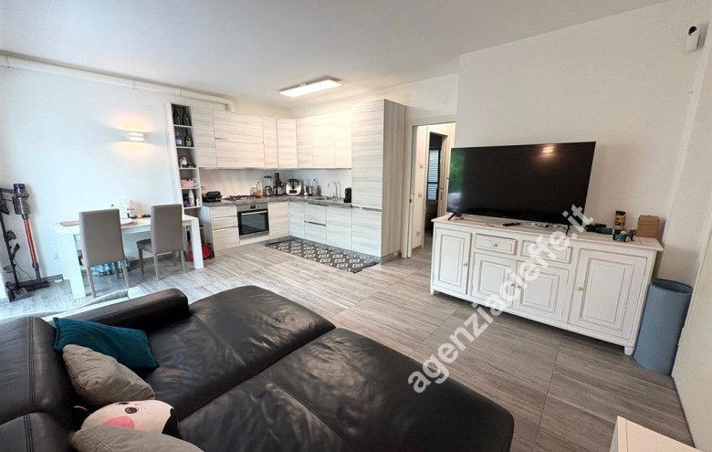 Appartamento in vendita a Montignoso