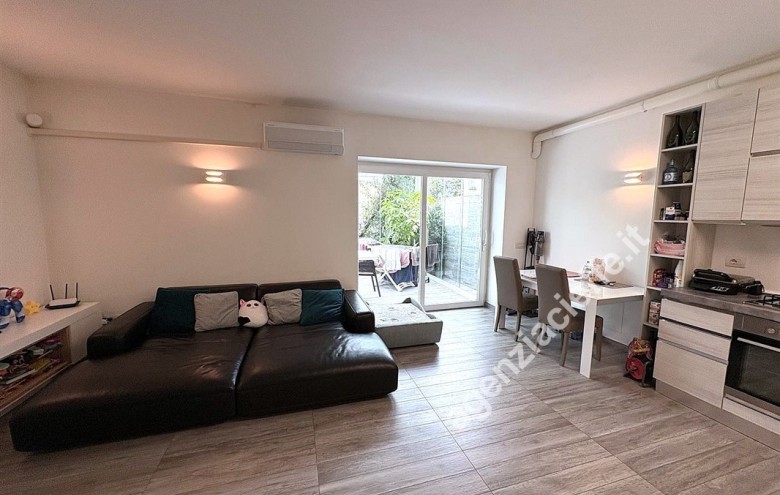 Appartamento in vendita a Montignoso