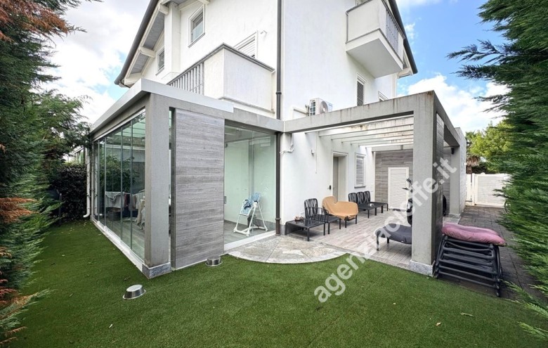 Appartamento in vendita a Montignoso