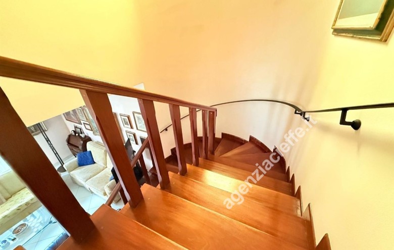 Bifamiliare in vendita a Massa