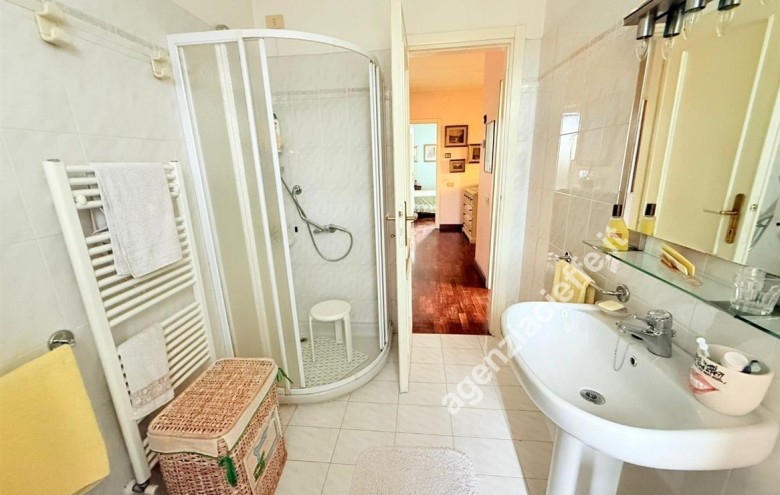 Bifamiliare in vendita a Massa