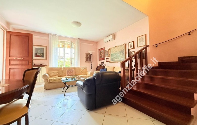 Bifamiliare in vendita a Massa