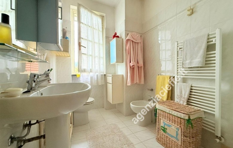 Bifamiliare in vendita a Massa