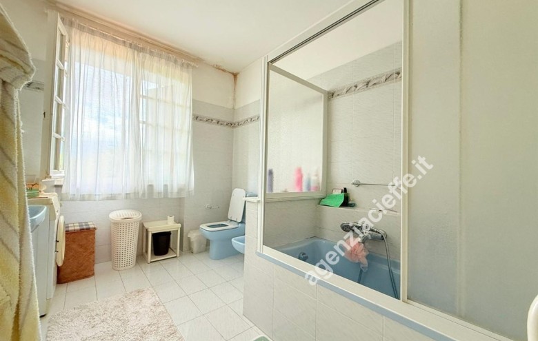 Bifamiliare in vendita a Massa