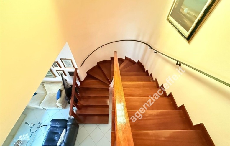 Bifamiliare in vendita a Massa