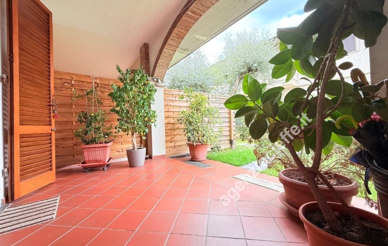 Bifamiliare in vendita a Massa