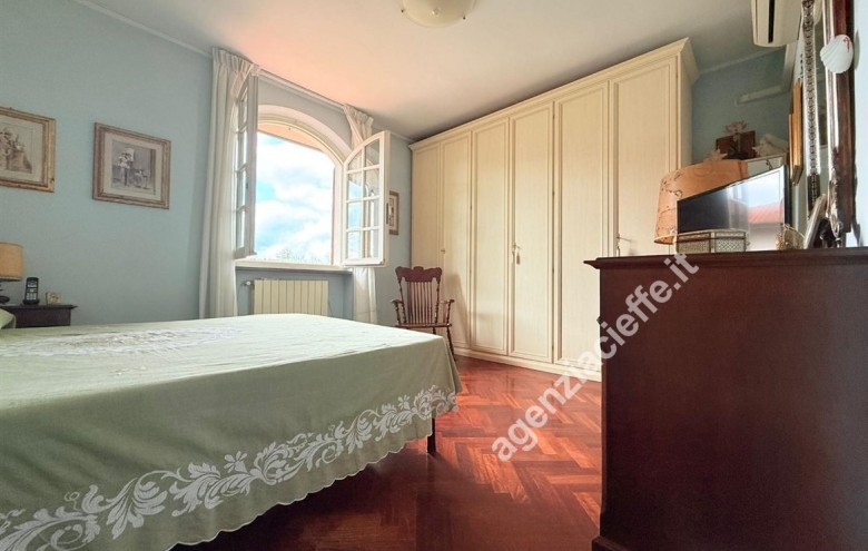 Bifamiliare in vendita a Massa