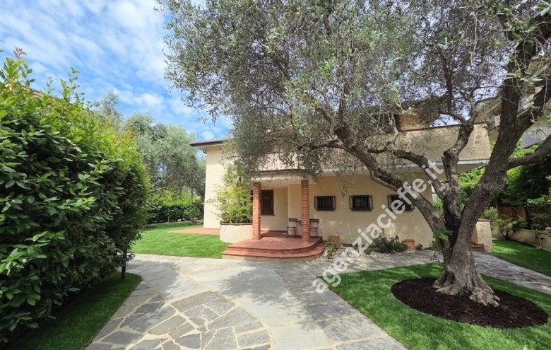Villa singola in vendita a Massa