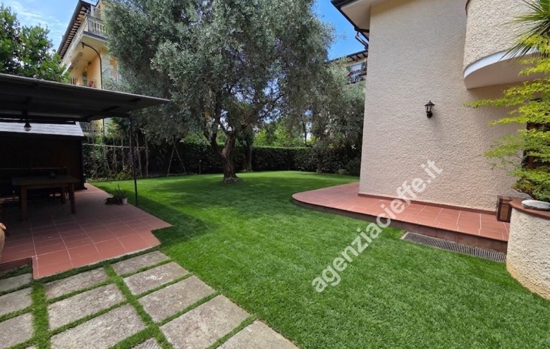 Villa singola in vendita a Massa