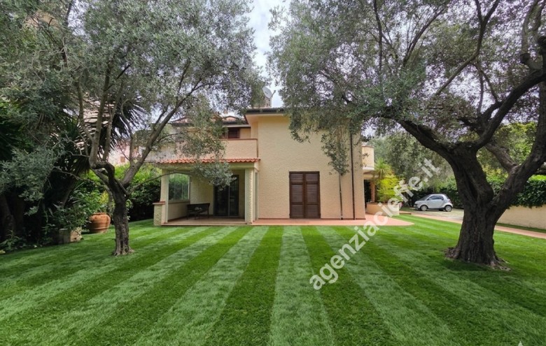 Villa singola in vendita a Massa