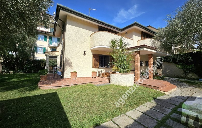 Villa singola in vendita a Massa