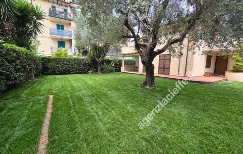 Villa singola in vendita a Massa