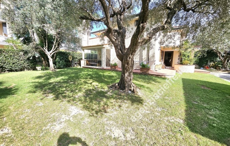 Villa singola in vendita a Massa