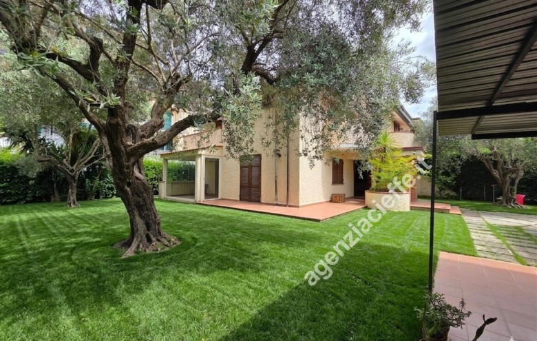 Villa singola in vendita a Massa